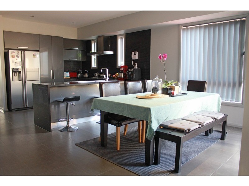 6  Irwin Gardens, Caroline Springs VIC 3023