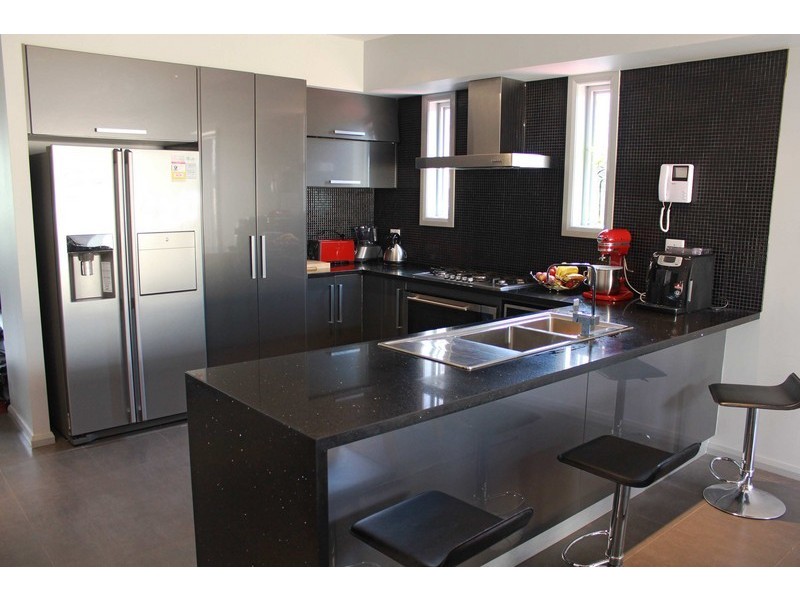 6  Irwin Gardens, Caroline Springs VIC 3023