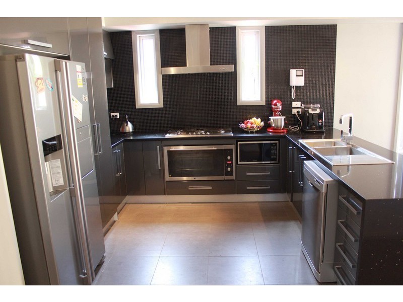 6  Irwin Gardens, Caroline Springs VIC 3023