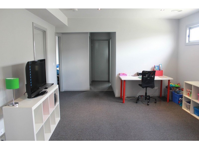 6  Irwin Gardens, Caroline Springs VIC 3023