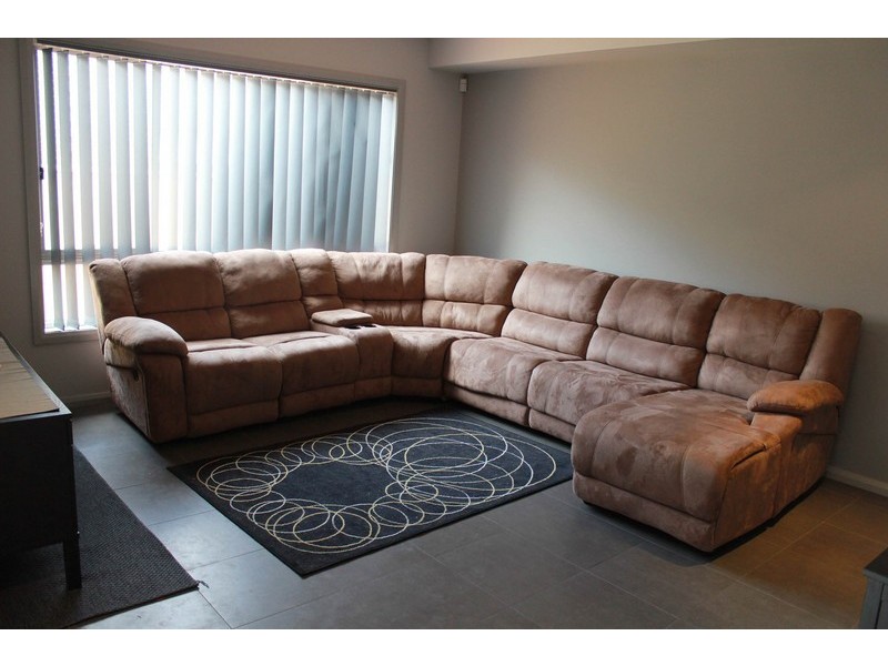 6  Irwin Gardens, Caroline Springs VIC 3023