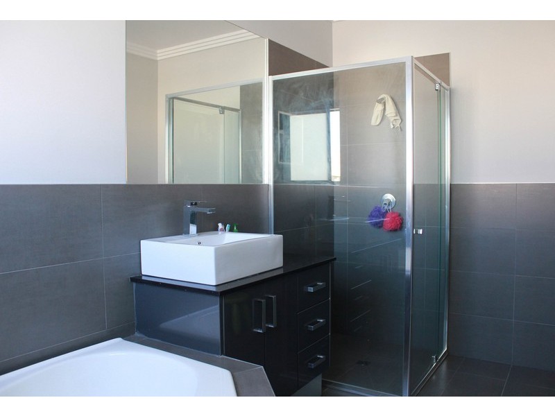 6  Irwin Gardens, Caroline Springs VIC 3023