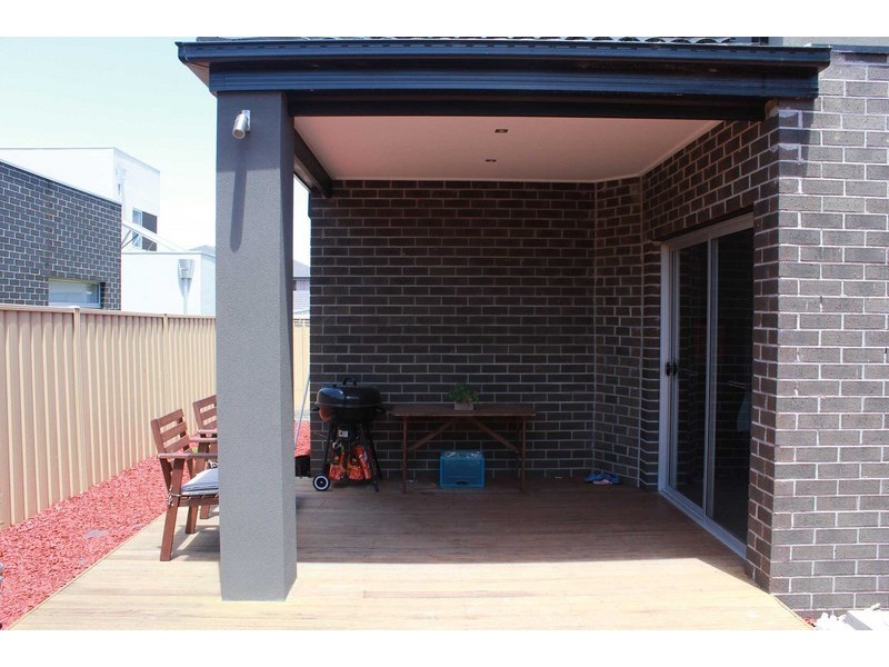 6  Irwin Gardens, Caroline Springs VIC 3023