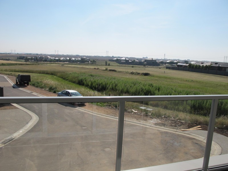 22/ 69-77 Lancefield Drive, Caroline Springs VIC 3023