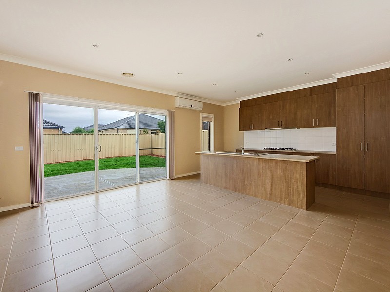 7 Whatmough Street, Caroline Springs VIC 3023