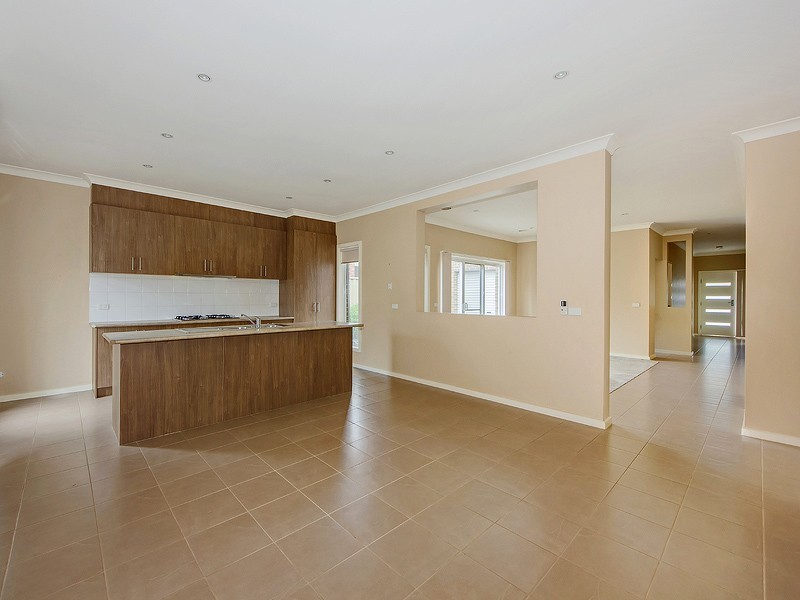 7 Whatmough Street, Caroline Springs VIC 3023