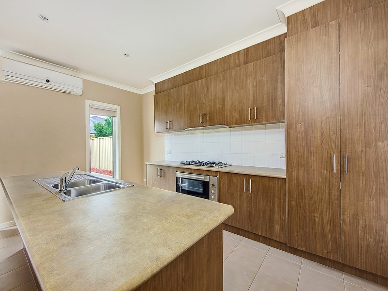 7 Whatmough Street, Caroline Springs VIC 3023