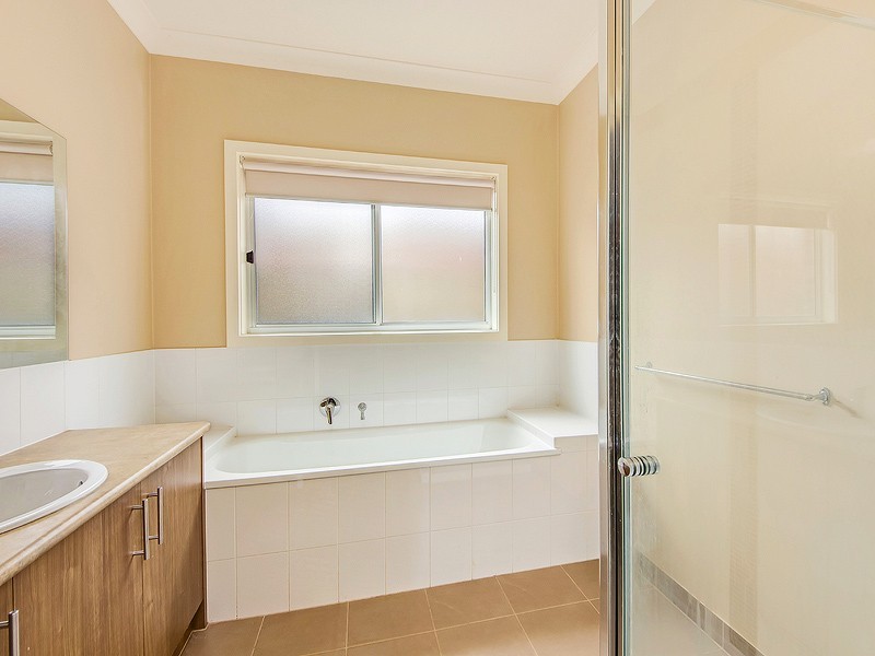 7 Whatmough Street, Caroline Springs VIC 3023