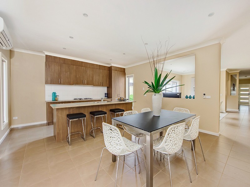 7 Whatmough Street, Caroline Springs VIC 3023