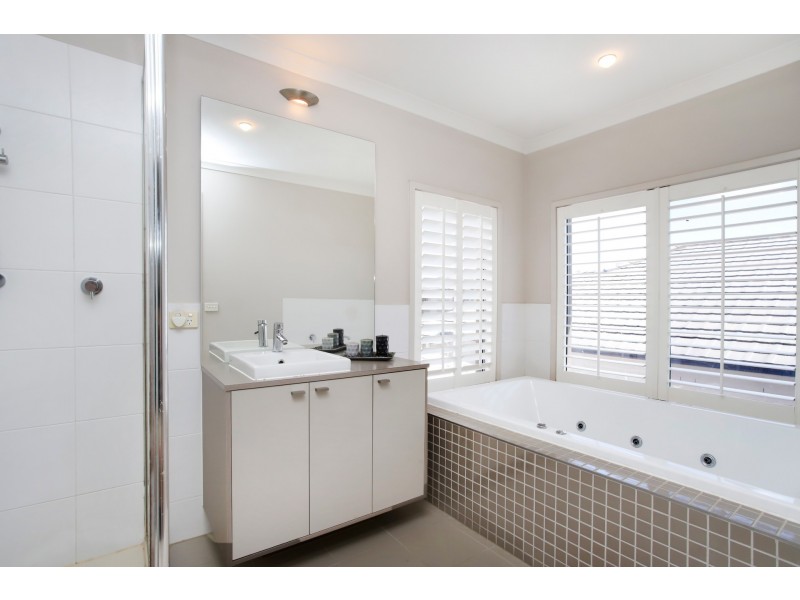 13 Drummond Street, Caroline Springs VIC 3023