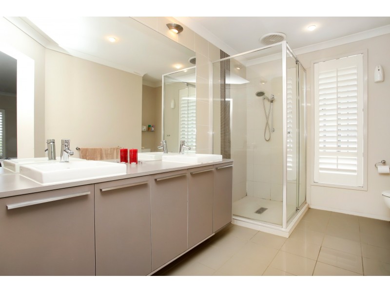 13 Drummond Street, Caroline Springs VIC 3023