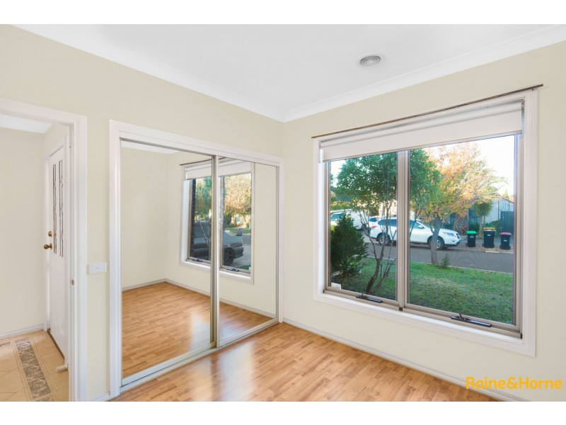 33 BLENHEIM WAY, Caroline Springs VIC 3023