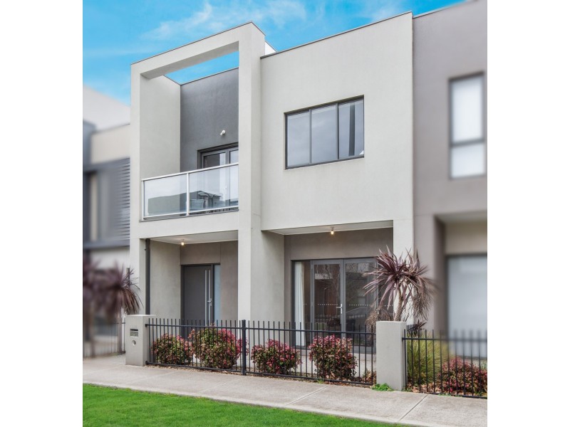 143 The Esplanade, Caroline Springs VIC 3023