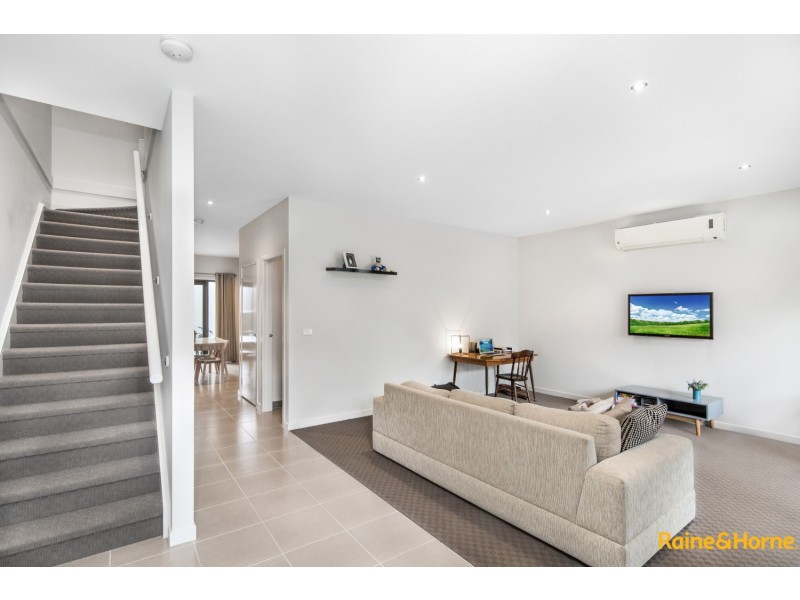 143 The Esplanade, Caroline Springs VIC 3023