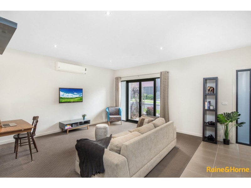 143 The Esplanade, Caroline Springs VIC 3023
