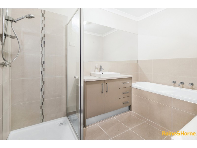 143 The Esplanade, Caroline Springs VIC 3023