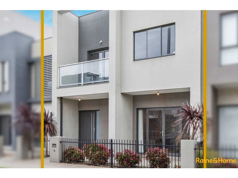 143 The Esplanade, Caroline Springs VIC 3023
