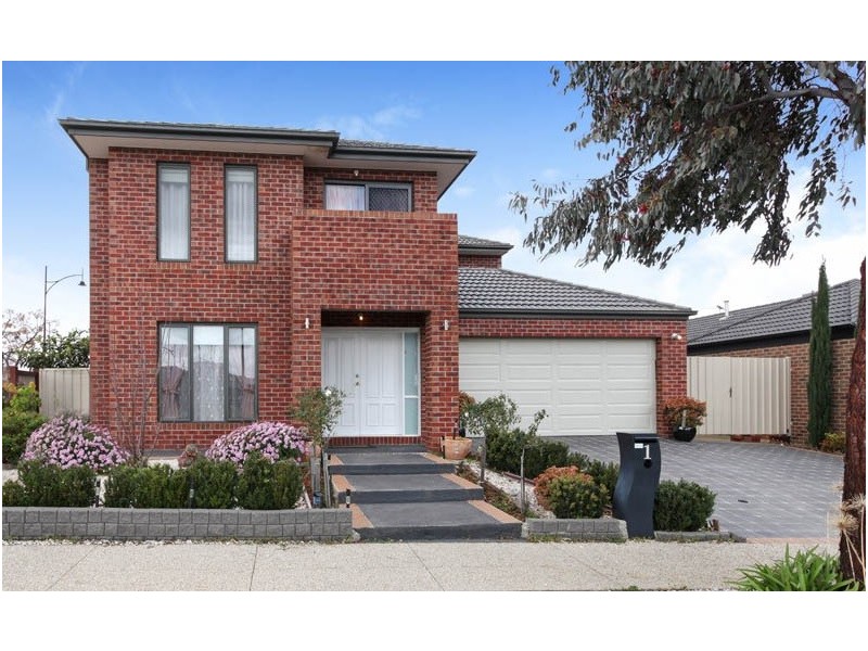 1 Monckton Place, Caroline Springs VIC 3023
