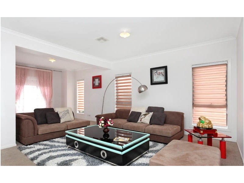 1 Monckton Place, Caroline Springs VIC 3023