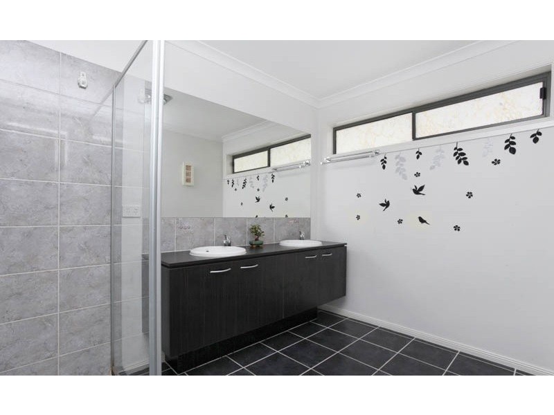 1 Monckton Place, Caroline Springs VIC 3023
