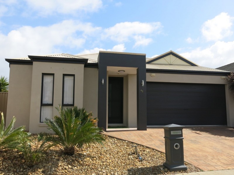 42 St Vincent Way, Caroline Springs VIC 3023