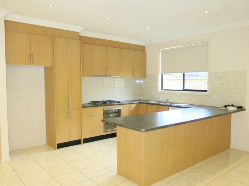42 St Vincent Way, Caroline Springs VIC 3023