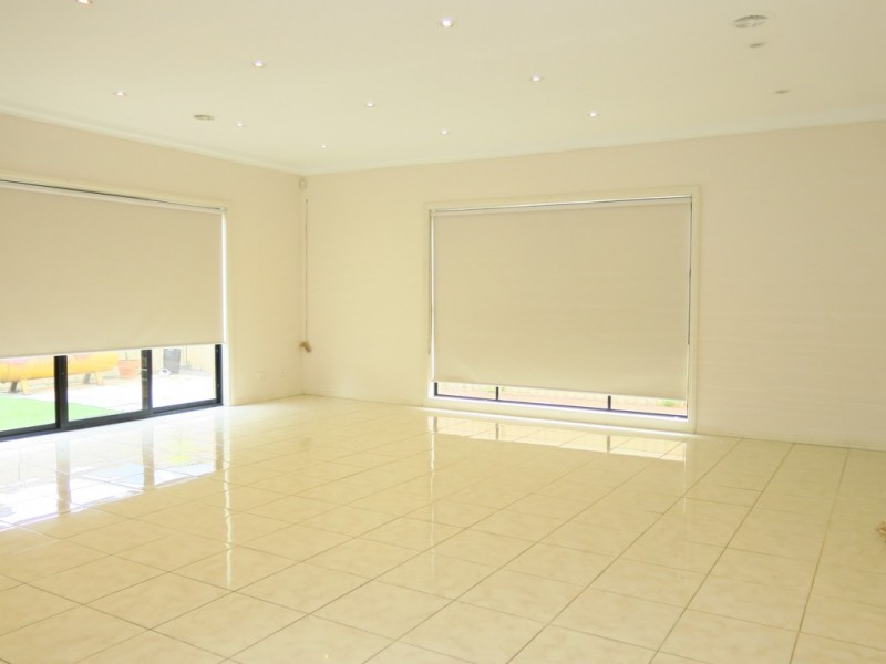 42 St Vincent Way, Caroline Springs VIC 3023