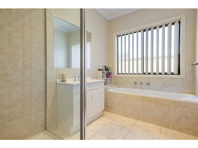 42 St Vincent Way, Caroline Springs VIC 3023