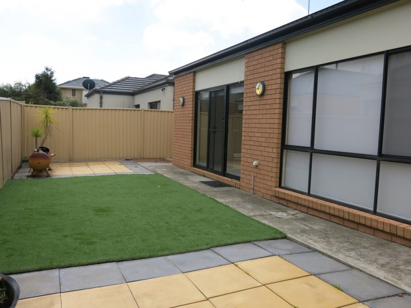 42 St Vincent Way, Caroline Springs VIC 3023