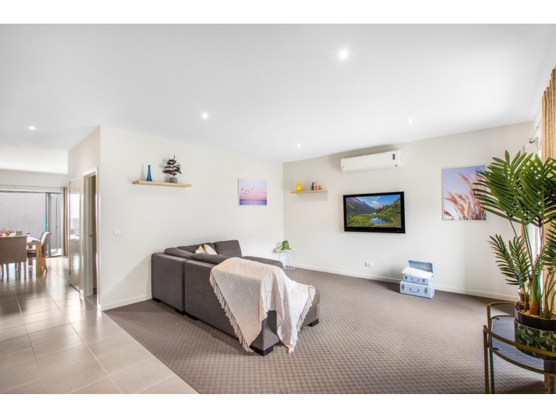 143 The Esplanade, Caroline Springs VIC 3023