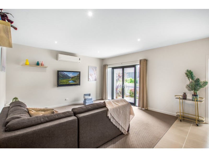 143 The Esplanade, Caroline Springs VIC 3023