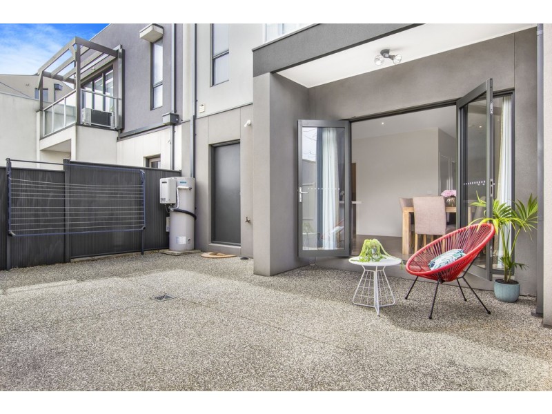 143 The Esplanade, Caroline Springs VIC 3023