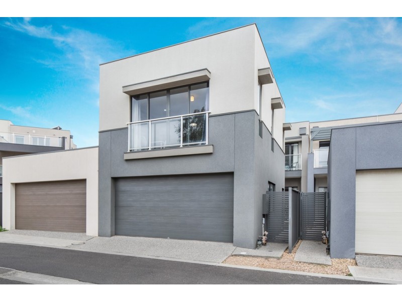 143 The Esplanade, Caroline Springs VIC 3023