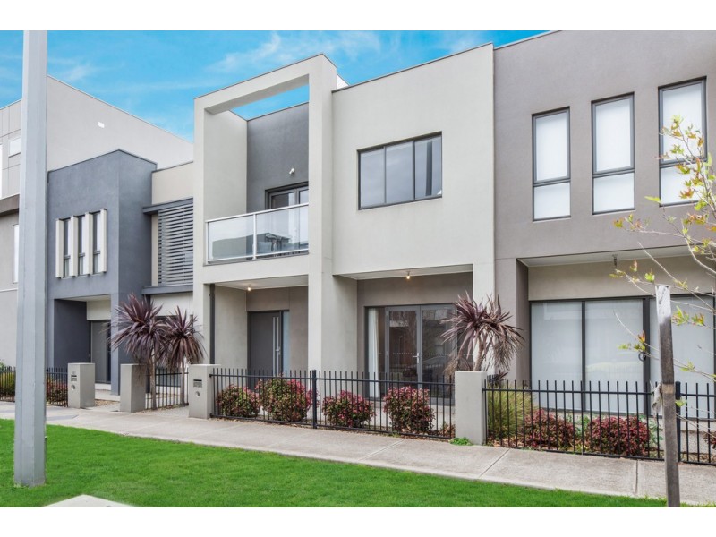 143 The Esplanade, Caroline Springs VIC 3023