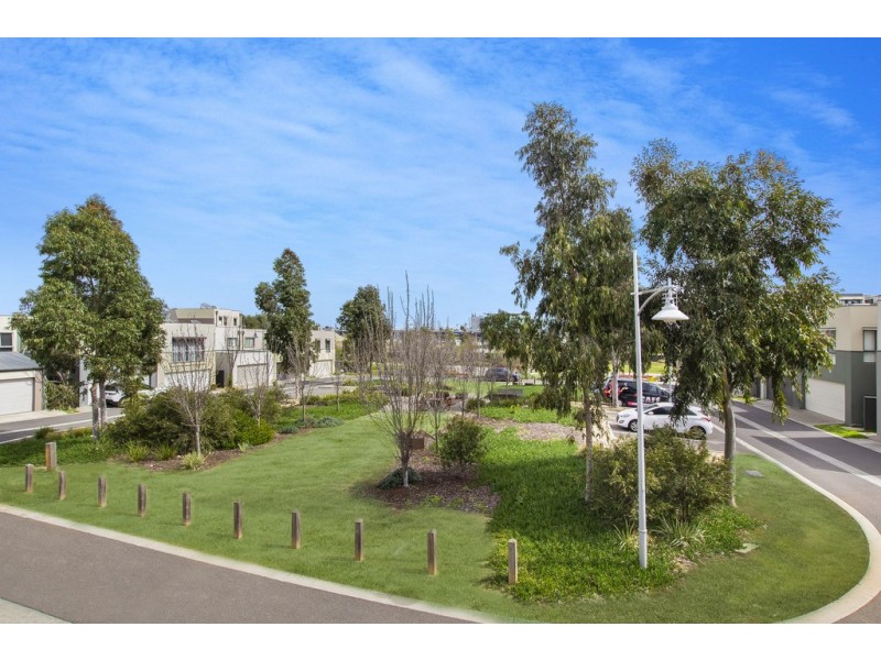 143 The Esplanade, Caroline Springs VIC 3023