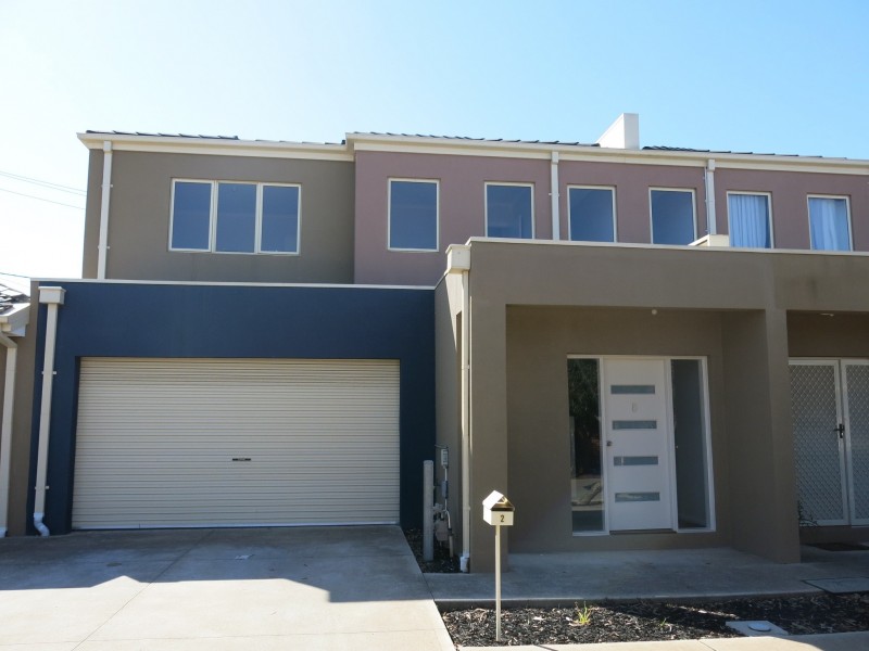 2/35 Tullidge Street, Melton VIC 3337