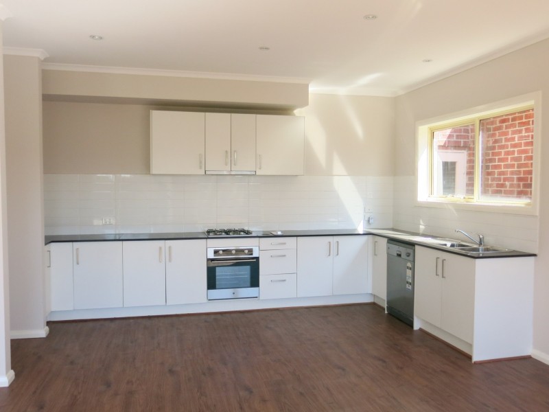 2/35 Tullidge Street, Melton VIC 3337