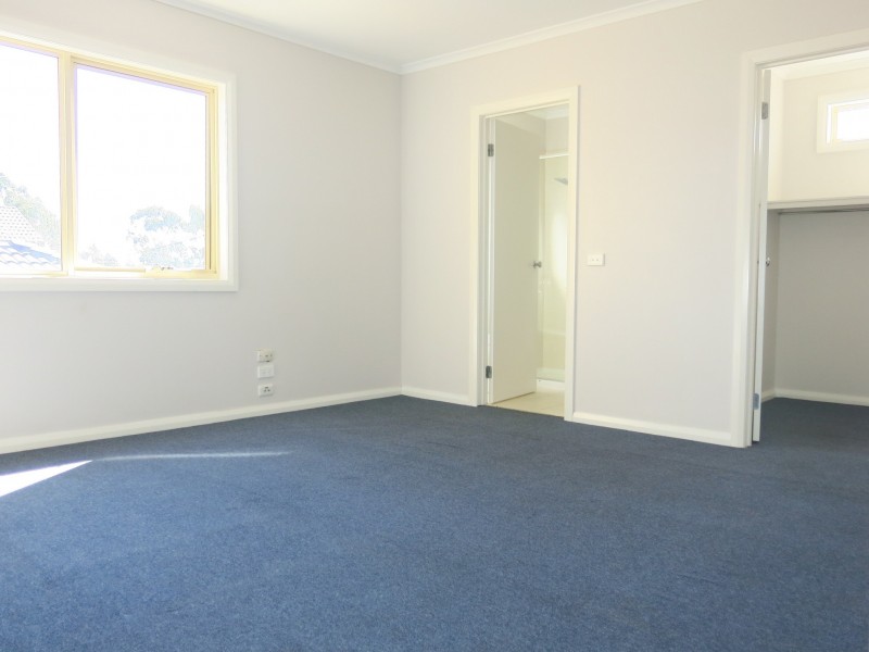 2/35 Tullidge Street, Melton VIC 3337