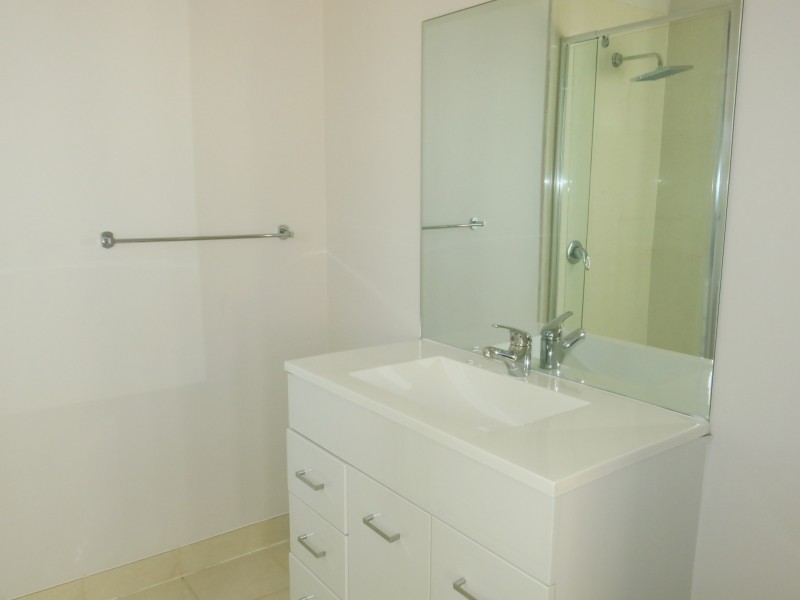 2/35 Tullidge Street, Melton VIC 3337