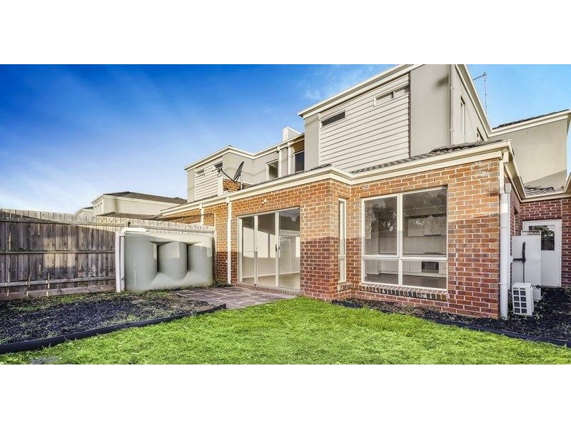 2/35 Tullidge Street, Melton VIC 3337