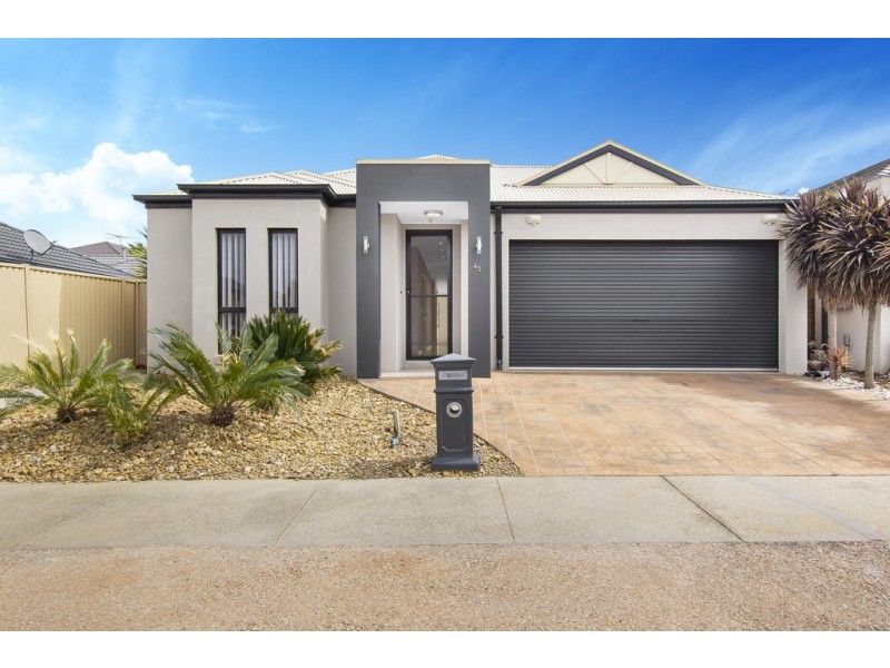 42 St Vincent Way, Caroline Springs VIC 3023