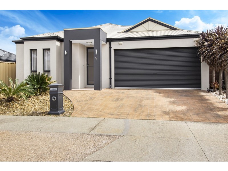 42 St Vincent Way, Caroline Springs VIC 3023