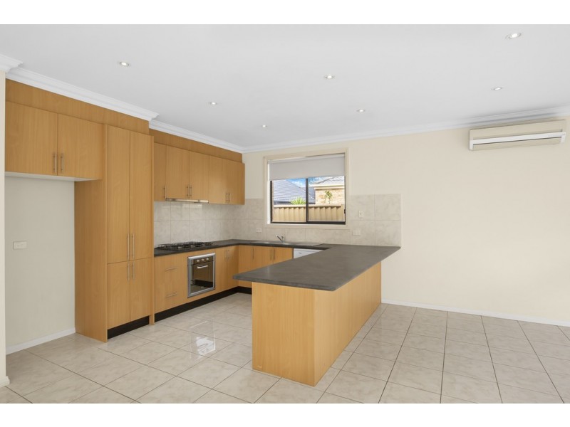 42 St Vincent Way, Caroline Springs VIC 3023