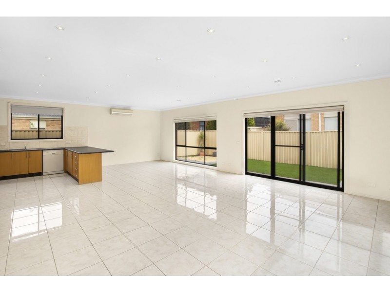 42 St Vincent Way, Caroline Springs VIC 3023