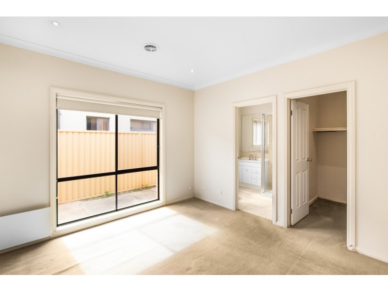 42 St Vincent Way, Caroline Springs VIC 3023