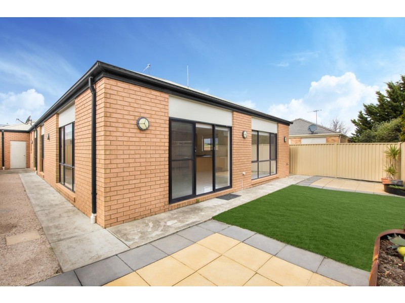 42 St Vincent Way, Caroline Springs VIC 3023