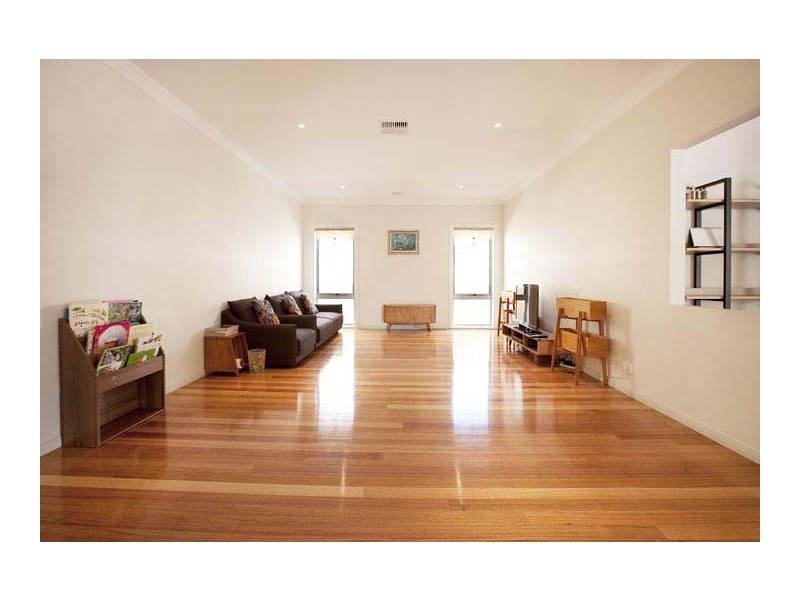 2 Holland Way, Caroline Springs VIC 3023