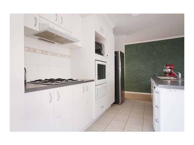 52 Heysen Parkway, Caroline Springs VIC 3023