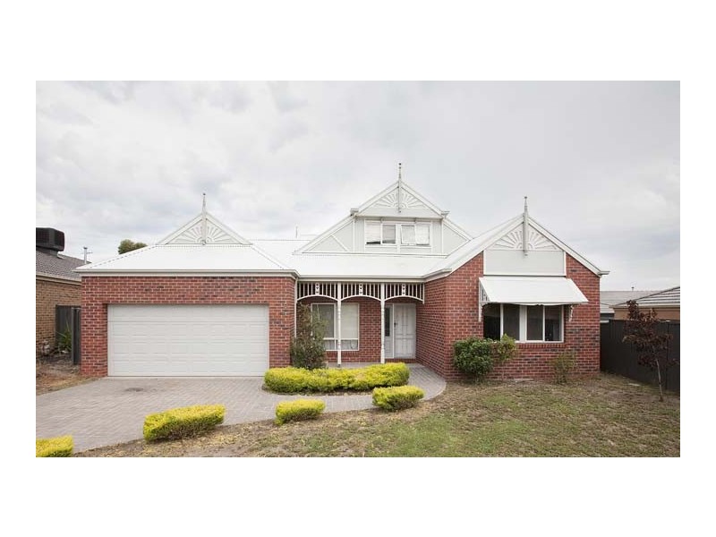 9 Dobell Crescent, Caroline Springs VIC 3023