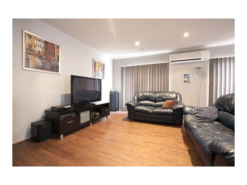 9 Dobell Crescent, Caroline Springs VIC 3023